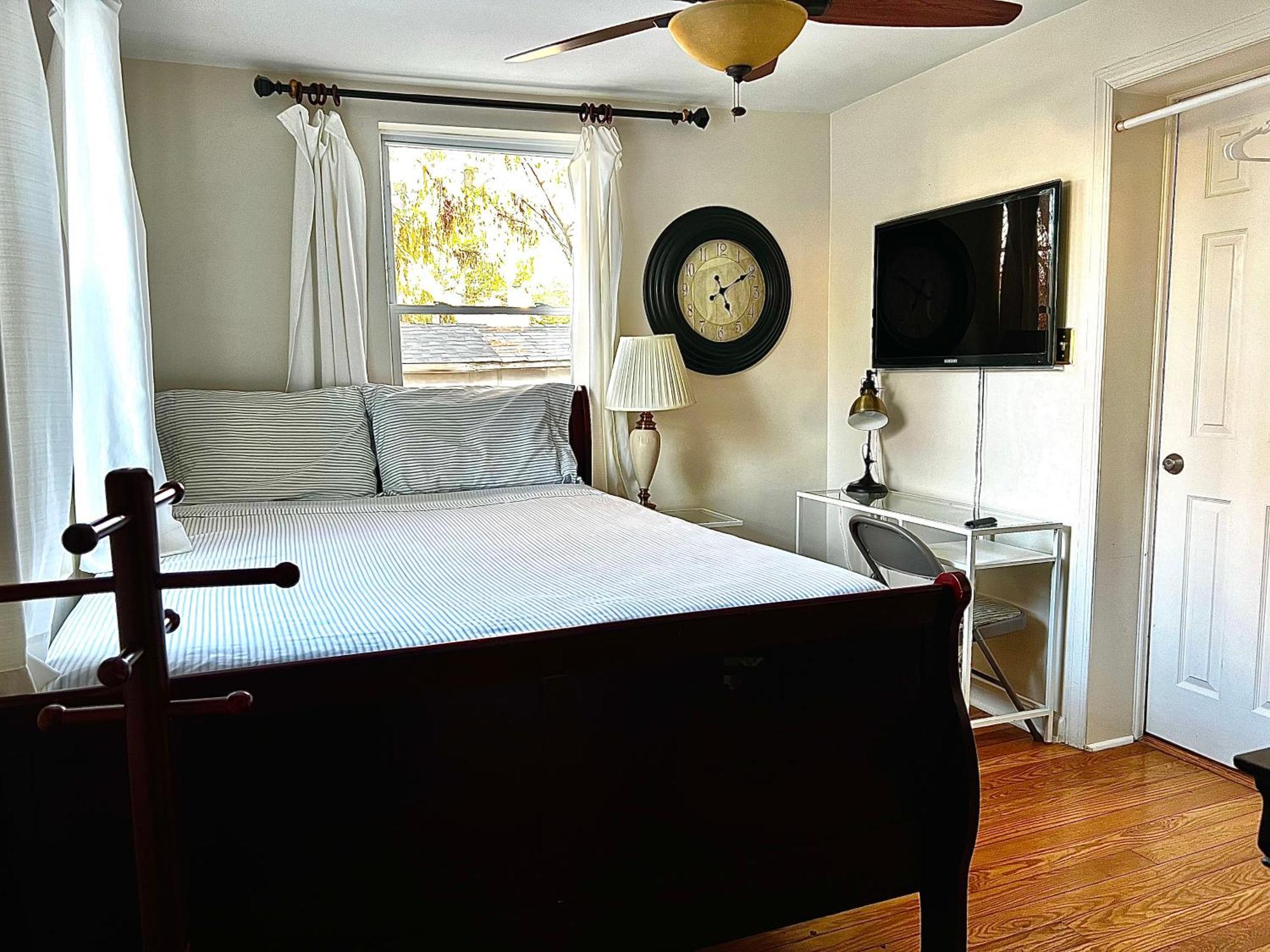 Aloha Homestay Фолс Черч Экстерьер фото
